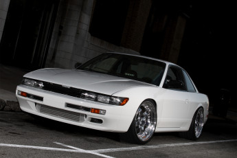 Картинка автомобили nissan datsun