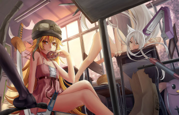 Картинка аниме bakemonogatari взгляд девушки oshino shinobu hanekawa tsubasa art кошка улыбка rayxray класс парты ушки хвост ушки пончик оружие меч