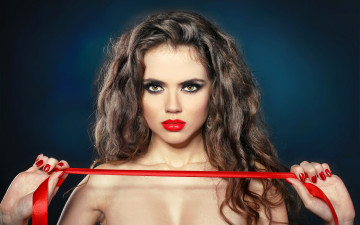 Картинка девушки -unsort+ лица +портреты взгляд волосы помада губы руки макияж красная ленточка фон девушка