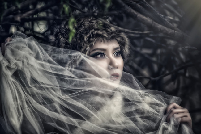 Обои картинки фото девушки, -unsort , азиатки, азиатка, модель, лицо, взгляд, макияж, тюль, шапка, ветки, настроение