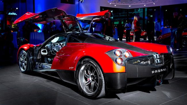 Обои картинки фото автомобили, выставки и уличные фото, pagani, huayra