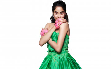 Картинка девушки janhvi+kapoor актриса брюнетка перчатки платье