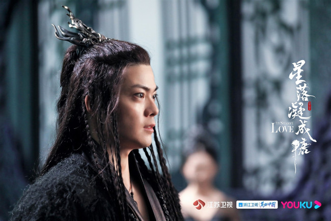 Обои картинки фото кино фильмы, the starry love, мужчина, эмоции, косички