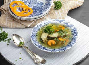 Картинка еда первые блюда лук уха ложка рыба