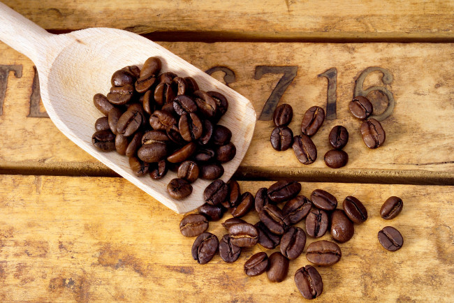 Обои картинки фото еда, кофе, кофейные, зёрна, совок