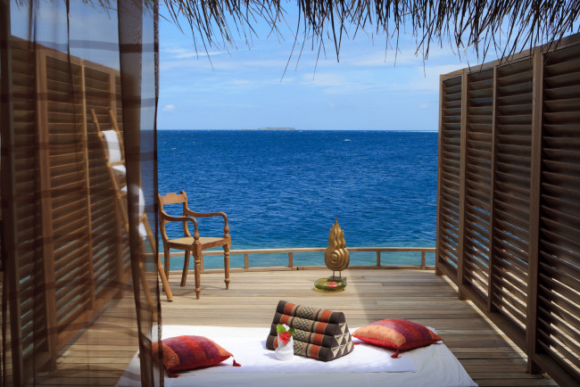 Обои картинки фото интерьер, веранды, террасы, балконы, терраса, море, подушки