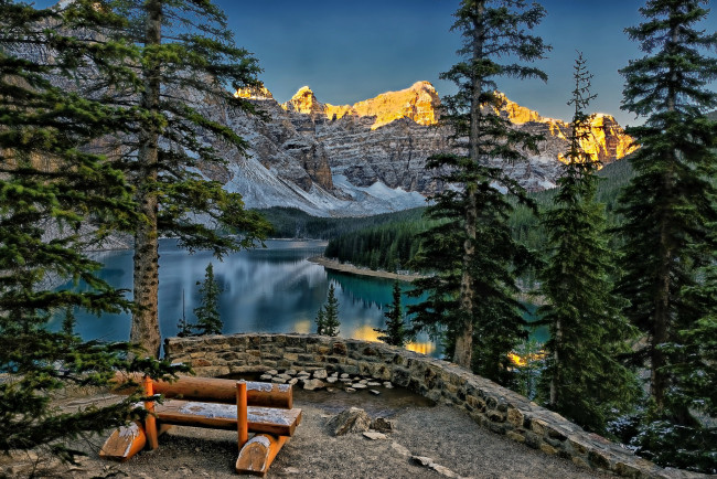Обои картинки фото moraine, lake, banff, national, park, canada, природа, реки, озера, озеро, морейн, канада, банф, горы, деревья, скамейка