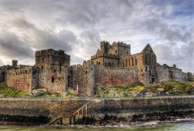 Обои картинки фото peel castle остров man великобритания, города, - дворцы,  замки,  крепости, peel, castle, остров, man, великобритания, замок, река