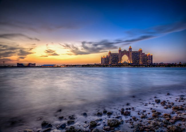 Обои картинки фото lost atlantis, города, дубаи , оаэ, ночь, отель, огни, побережье, море