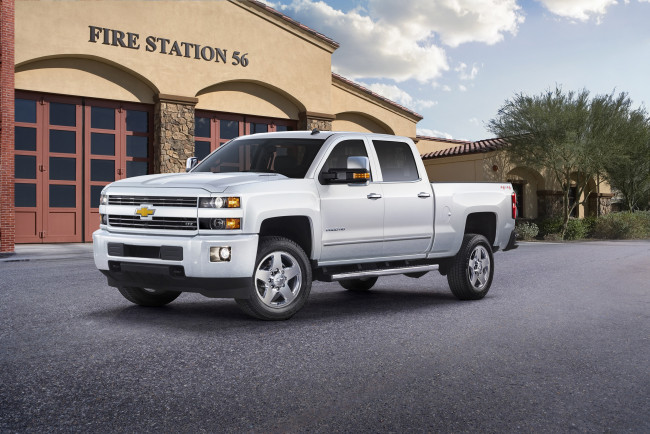 Обои картинки фото автомобили, chevrolet, 2015г, silverado, 2500, hd, ltz, custom, sport, crew, cab, gmtk2h, светлый