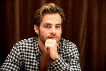 Картинка мужчины chris+pine жест