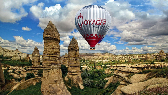 Обои картинки фото авиация, воздушные шары, горы, скалы, шар