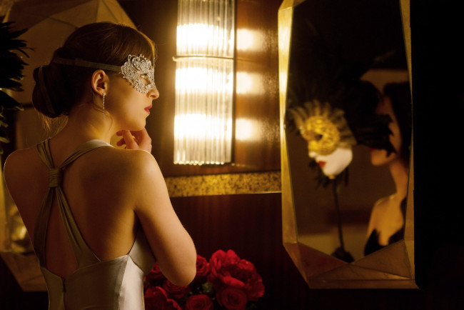Обои картинки фото кино фильмы, fifty shades darker, маска, зеркало