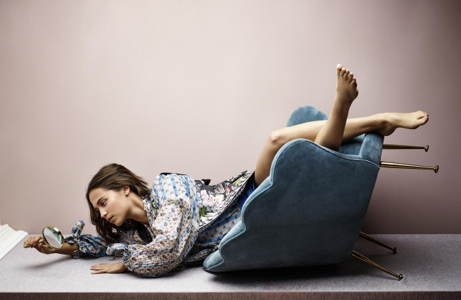 Обои картинки фото alicia vikander актриса , 2018, девушки, alicia vikander, кресло, алисия, викандер, american, actress, шведская, актриса, hollywood, alicia, vikander