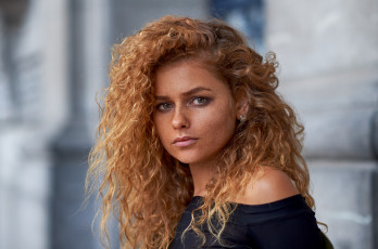 Картинка julia+yaroshenko девушки юлия+ярошенко julia yaroshenko девушка портрет лицо причёска модель красавица красотка рыжеволосая поза веснушки взгляд сексуальная