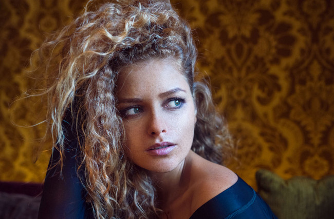 Обои картинки фото julia yaroshenko, девушки, юлия ярошенко, julia, yaroshenko, девушка, портрет, лицо, причёска, модель, красавица, красотка, рыжеволосая, поза, веснушки, взгляд, сексуальная