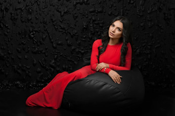 Картинка девушки -+брюнетки +шатенки красное платье аревик восканян