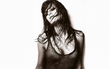 Картинка девушки isabeli+fontana модель черно-белая майка мокрая