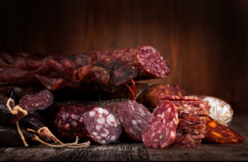 Картинка еда колбасные+изделия копченая колбаса ассорти