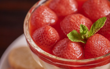 Картинка еда клубника +земляника ягоды крупная мята