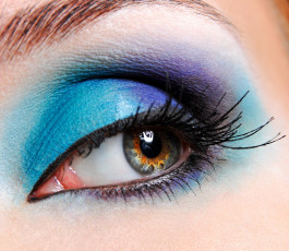 Картинка разное глаза макияж