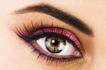 Картинка разное глаза макияж
