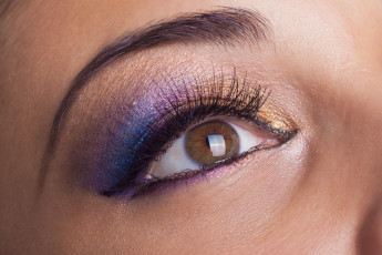 Картинка разное глаза макияж