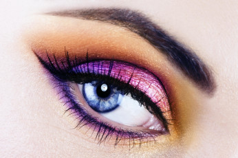 Картинка разное глаза макияж