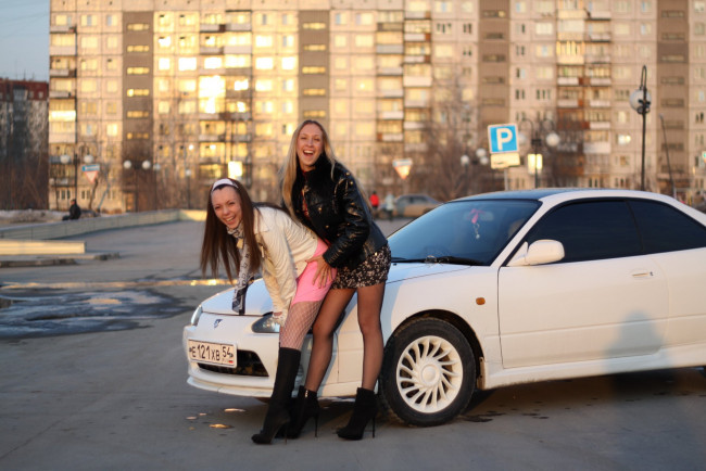 Обои картинки фото автомобили, авто, девушками