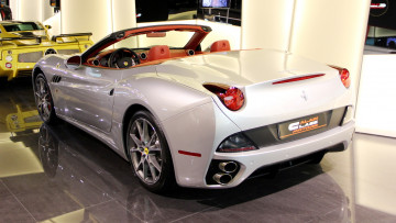 Картинка ferrari california автомобили выставки уличные фото италия s p a гоночные спортивные