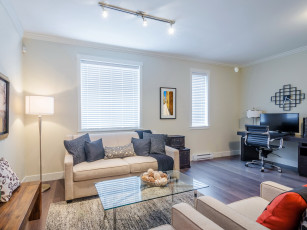 обоя интерьер, гостиная, стол, подушки, диван, телевизор