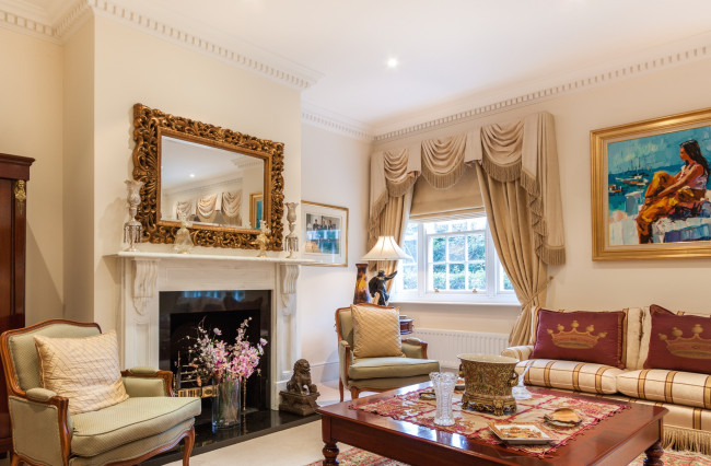 Обои картинки фото интерьер, гостиная, зеркало, декор, камин