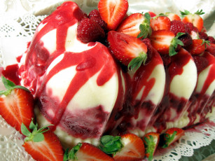 Картинка еда мороженое +десерты сироп клубника