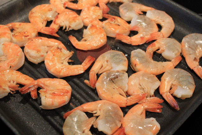 Обои картинки фото еда, рыба,  морепродукты,  суши,  роллы, креветки