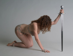 Картинка девушки -unsort+ девушки+с+оружием фон девушка меч