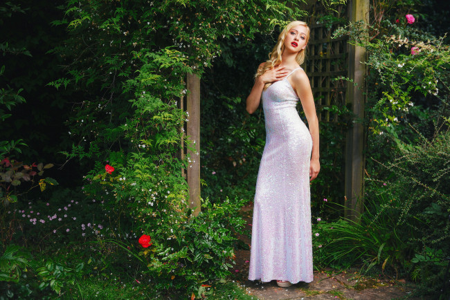 Обои картинки фото девушки, -unsort , блондинки, взгляд, лицо