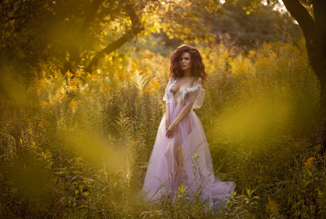 Обои картинки фото девушки, -unsort , брюнетки,  шатенки, деревья, платье, боке, девушка, лето, трава