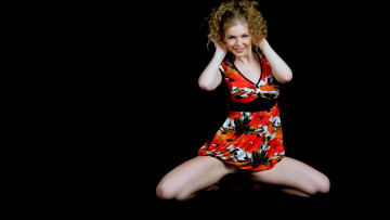 Картинка девушки -unsort+ рыжеволосые+и+другие темный фон кудри платье flavia a