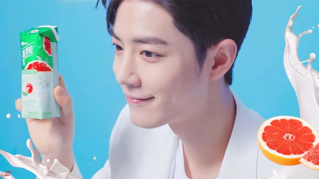 Обои картинки фото мужчины, xiao zhan, лицо, пачка, брызги, грейпфрут