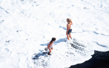 Картинка разное люди дети волны море пена