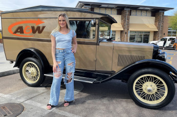 Картинка автомобили -авто+с+девушками vintage van