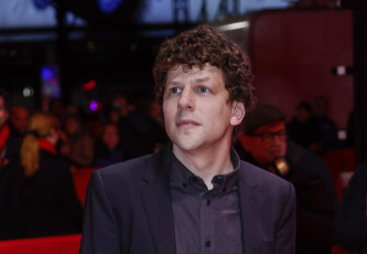 Картинка мужчины jesse+eisenberg джесси адам айзенберг актeр театр кино писатель драматург режиссeр