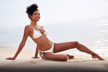 Картинка девушки barbie+rous тату поза бикини улыбка