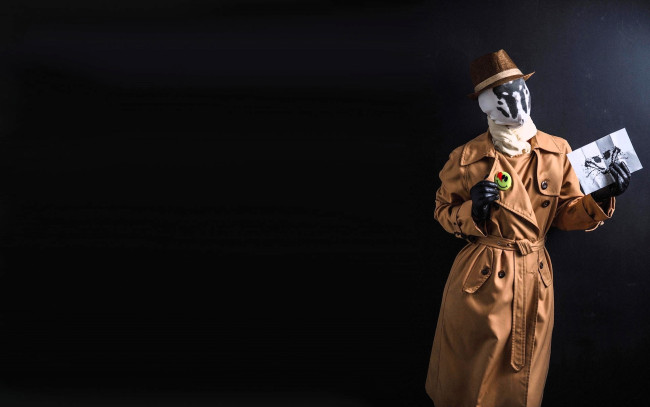 Обои картинки фото девушки, анна шаховская, образ, косплей, костюм, наряд, роршах, картинка, значок, плащ, шляпа