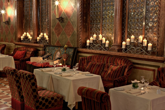 Обои картинки фото интерьер, кафе, рестораны, отели, ресторан, свечи, сервировка