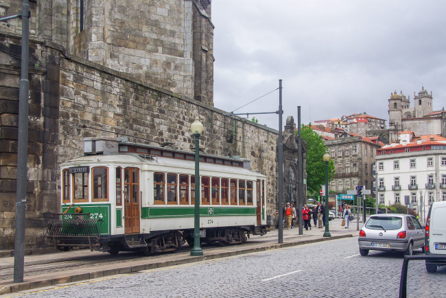 Обои картинки фото техника, трамваи, город, мостовая, рельсы, трамвай