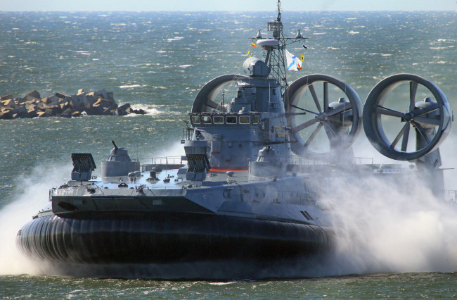 Обои картинки фото корабли, другое, зубр, проекта, 12322, десантный, корабль, на, воздушной, подушке