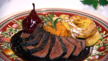 Картинка еда мясные+блюда мясо груша ломтики соус розмарин пюре