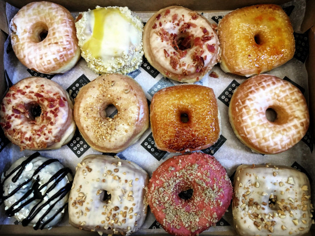 Обои картинки фото еда, хлеб,  выпечка, пончики