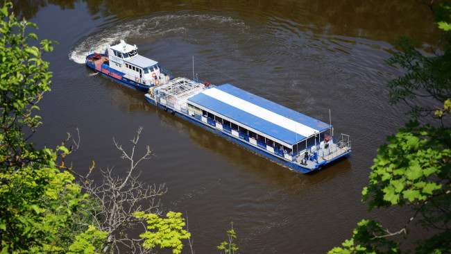 Обои картинки фото корабли, баржи, лето, природа, катер, баржа, река